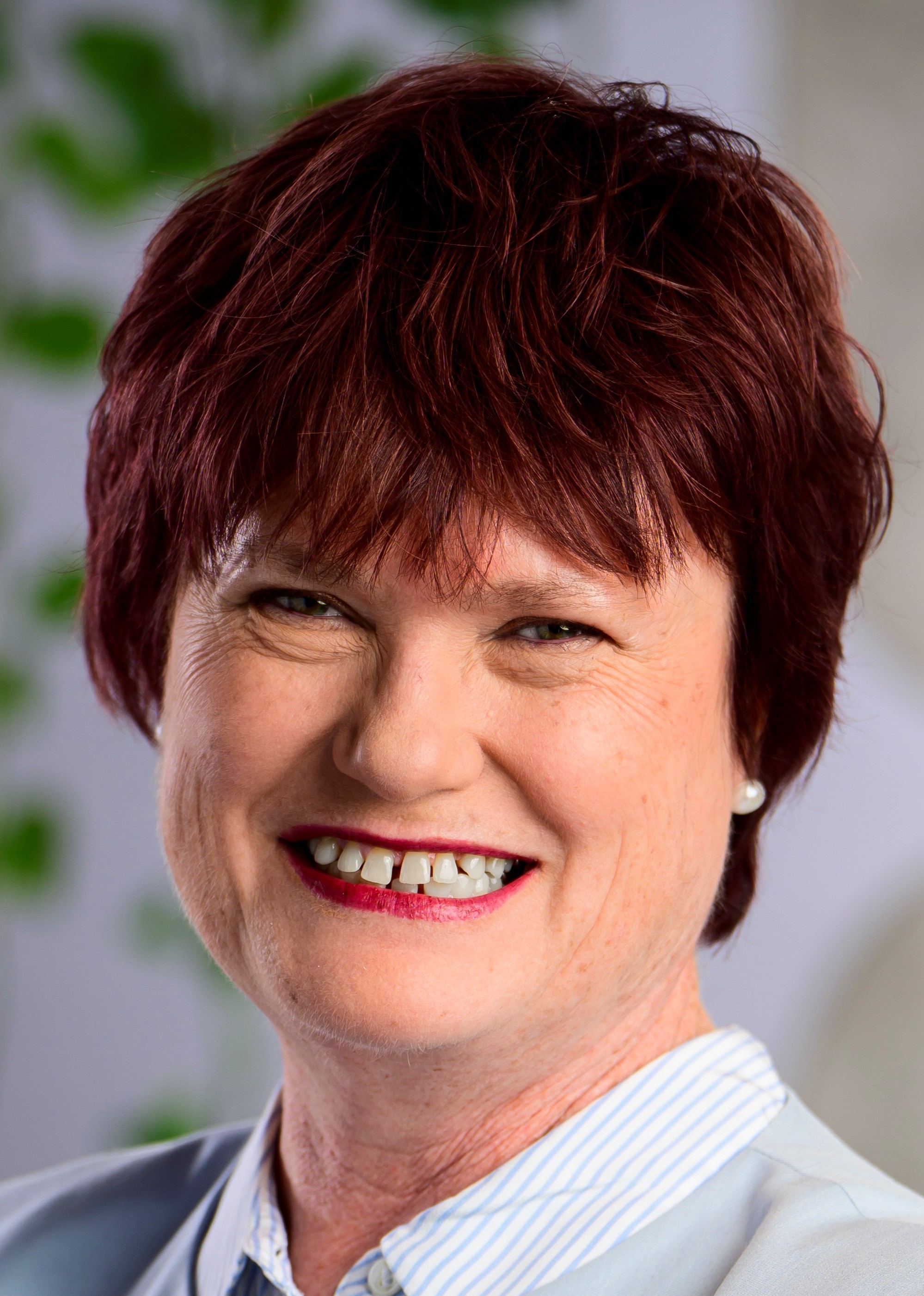 Ms Adrienne Nieuwenhuis